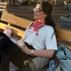 Love T-shirt - Image 1
